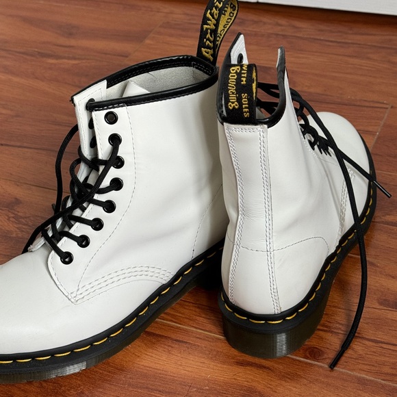 Dr Martens 1460 8 Eye Smooth Boot - White *LIKE NEW* - Picture 6 of 11